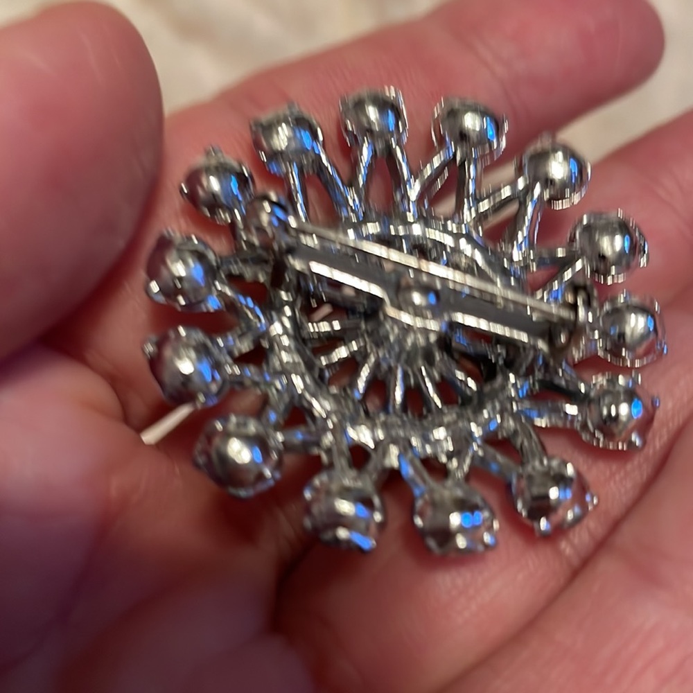 Vintage Silver coloured and blue rhinestone brooch - Picture 5 of 6